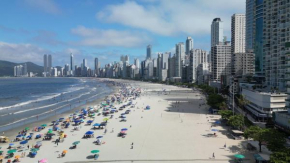 Ótimo apartamento a poucos passos do mar!